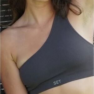 SET ACTIVE Ribbed One
Shoulder Sports Bra in Brush